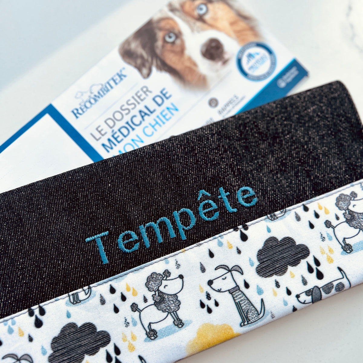 Protège carnet de vaccination Lolikö Sous la pluie