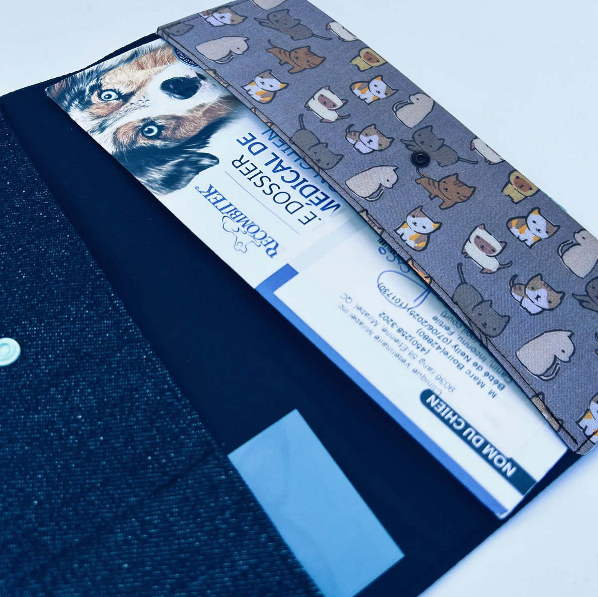 Protège carnet de vétérinaire Lolikö Chat gris Nelly et Cie inc.