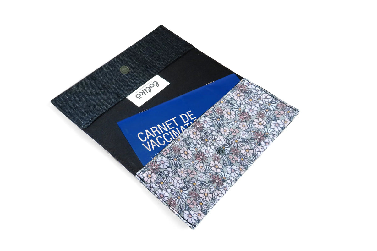 Protège carnet de santé personnalisé Lolikö Fleur verte Lolikö